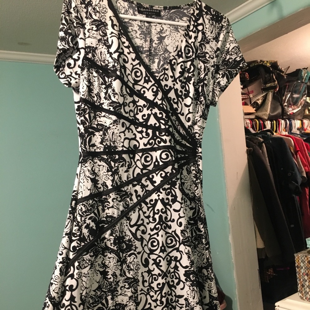 Adorably black and white flowy Dress